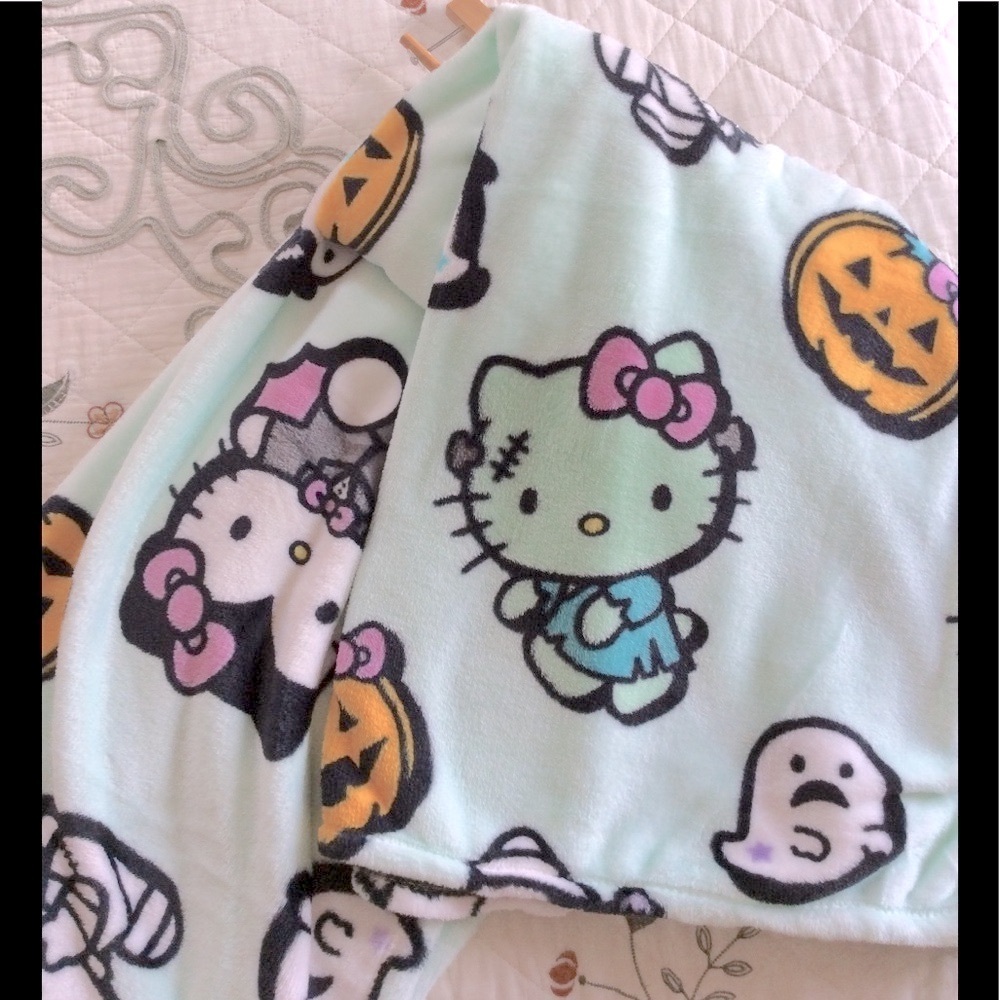 Hello kitty Halloween blanket